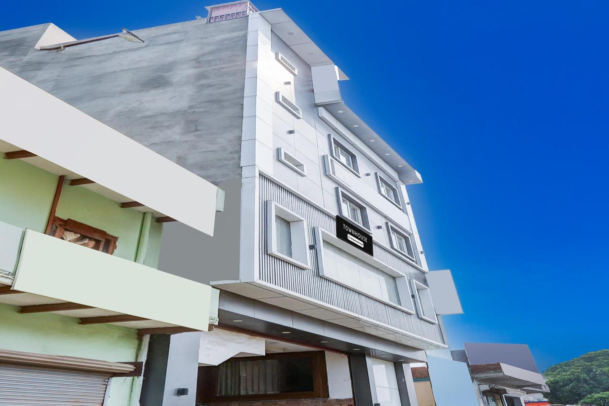 Super Townhouse Model Town Rohtak Formerly Hotel Tathastu Exterior foto